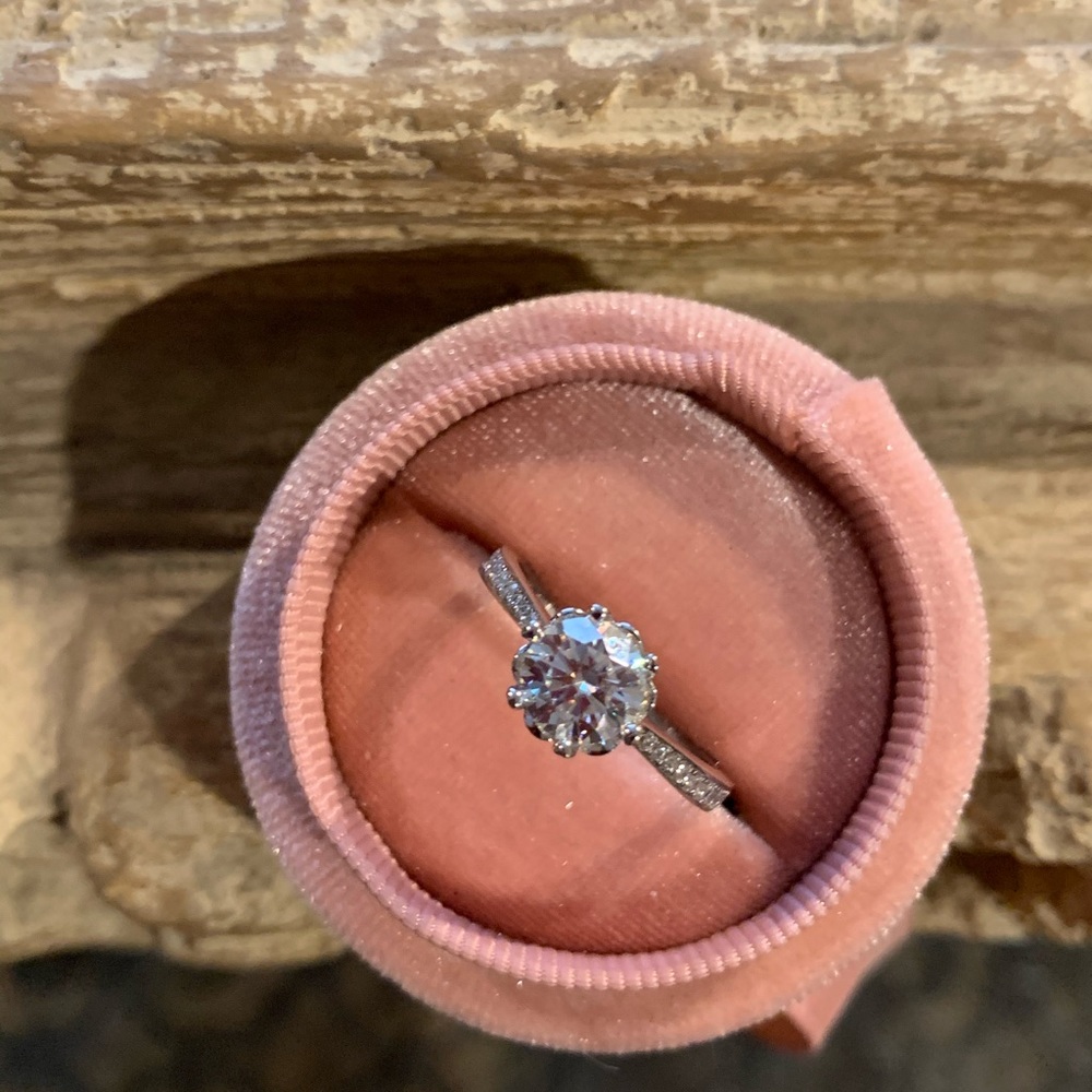 💖OFFERS?💖Moissanite engagement wedding ring